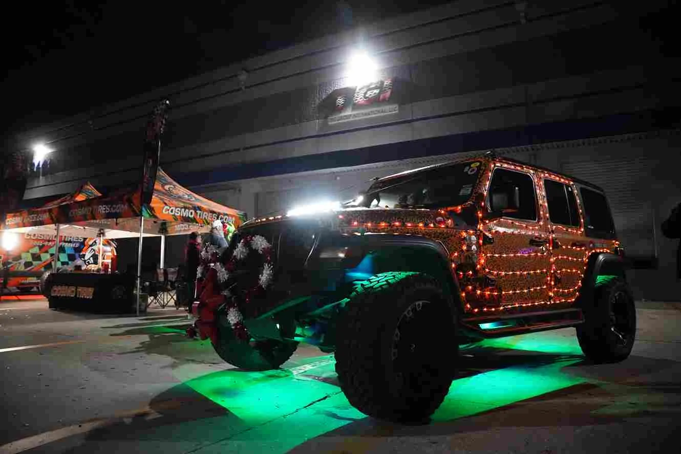 Cosmo Tires Camioneta 1
