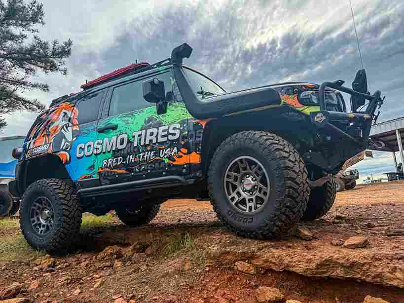 Cosmo Tires Camioneta 10