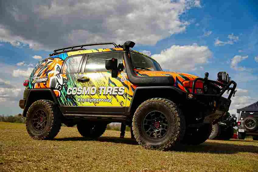 Cosmo Tires Camioneta 2