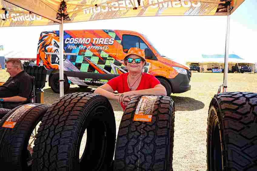 Cosmo Tires Camioneta 5