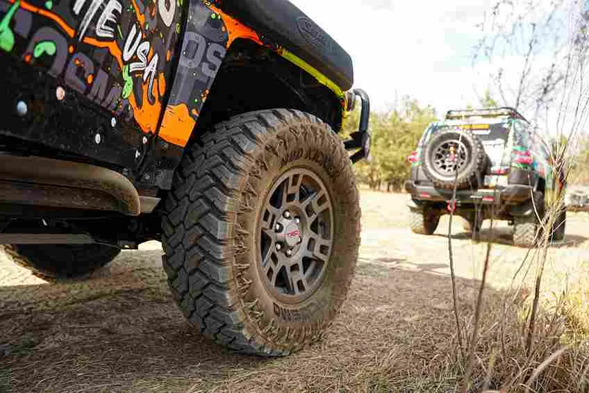 Cosmo Tires Camioneta 6