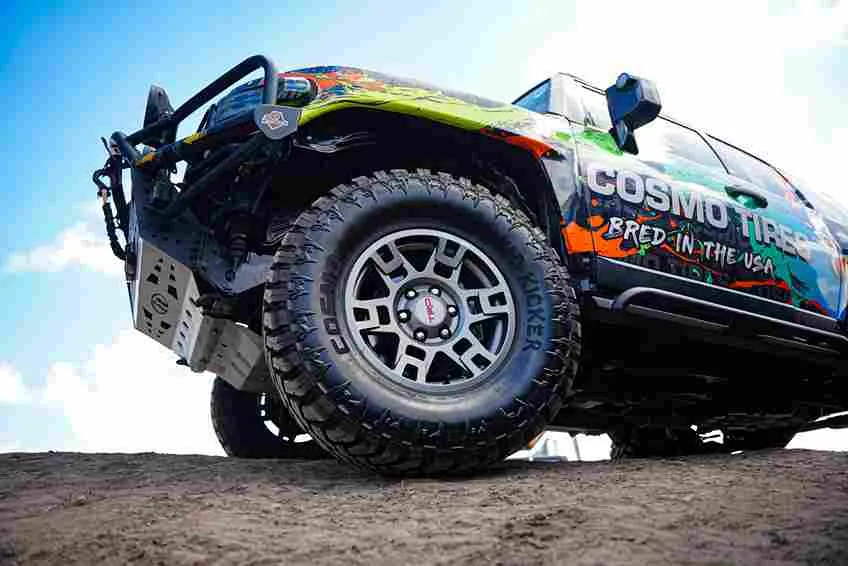 Cosmo Tires Camioneta 8