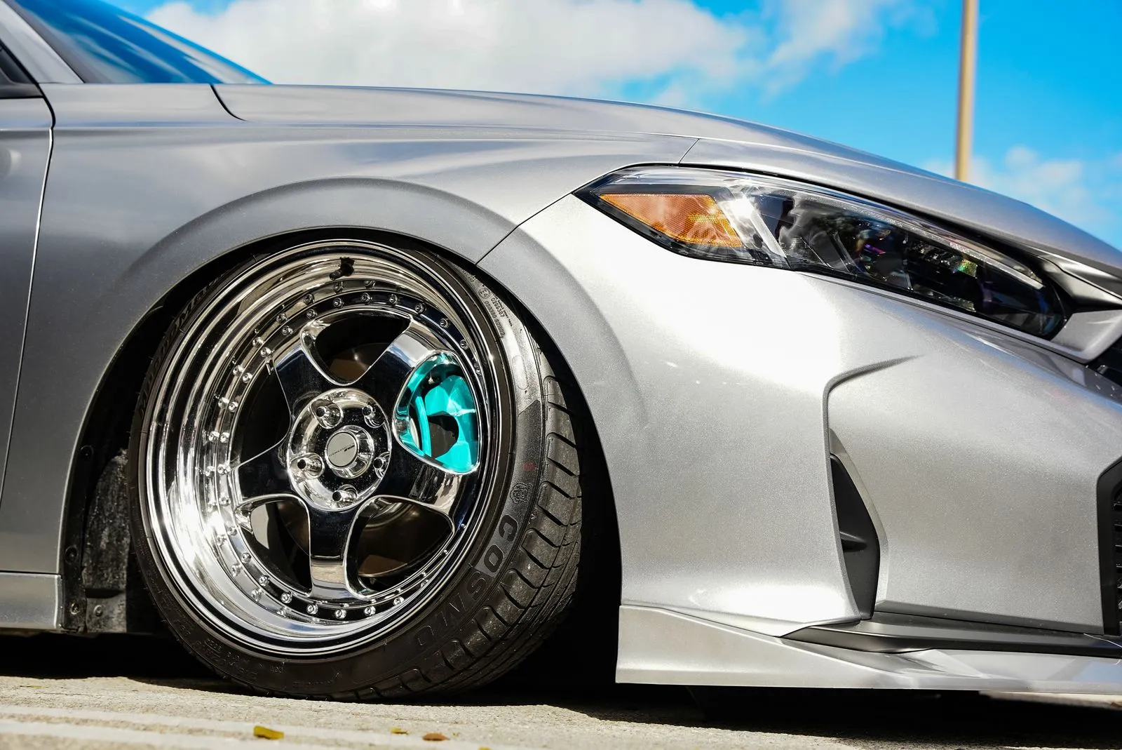 Cosmo Tires Evento 1